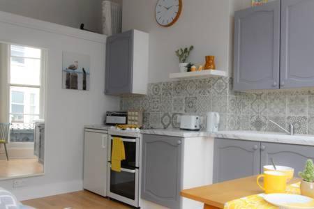 Striking Seaside One Bed Balcony Flat In Brightonアパートメント エクステリア 写真